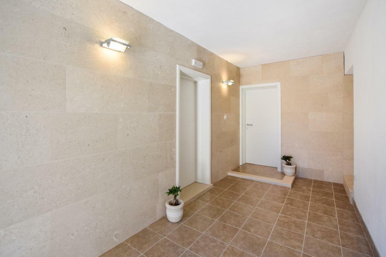 Villa Mar 1 - Luxury Apartments Pucisca Exterior photo